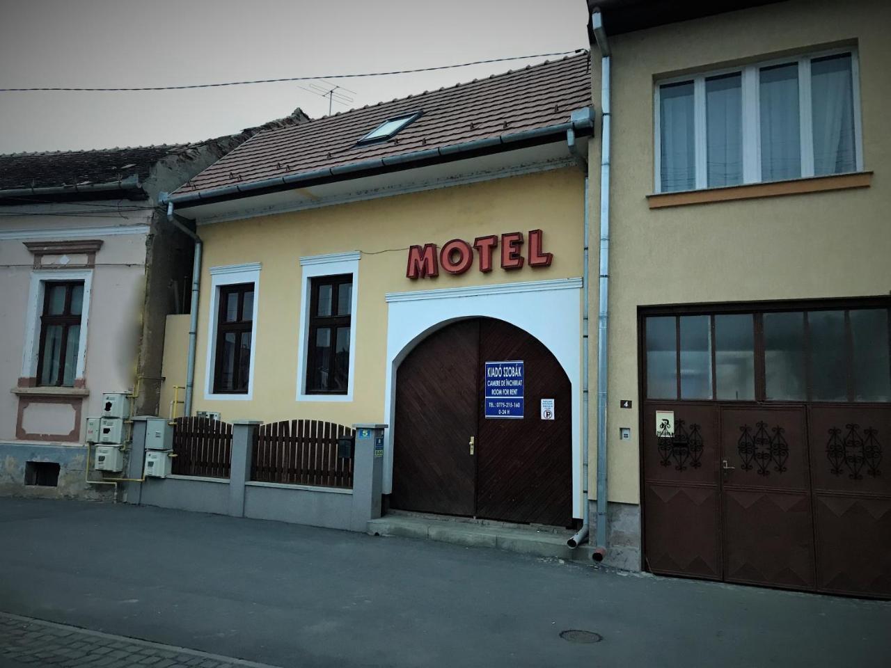 Cristuru Secuiesc Petofi Motel מראה חיצוני תמונה
